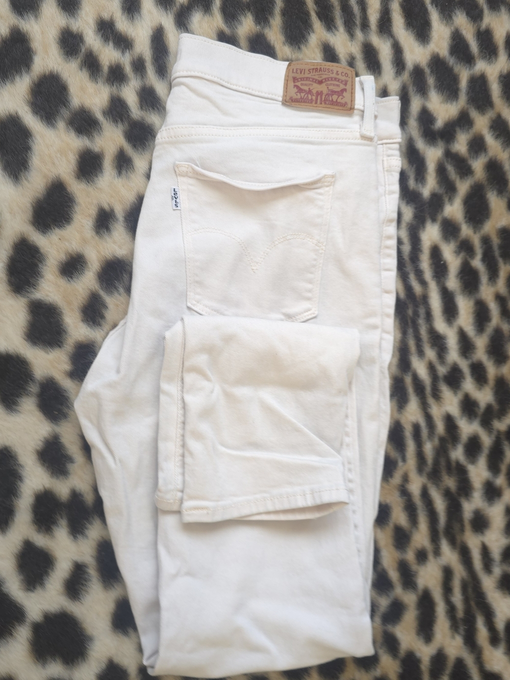 Levi's White Women's Jeans - Classic High-Rise Fit